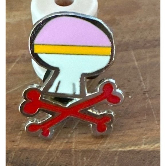 Disney Mickey Trading Pin Daisy Duck Sugar Skull and Crossbones 2014 Authentic - Picture 1 of 4